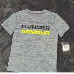 * Under Armour Boys (4)  Shirt NWT